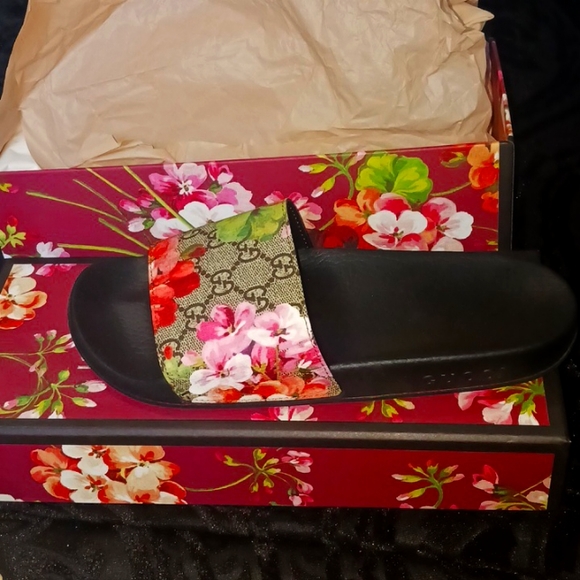 Gucci slides - Picture 1 of 3